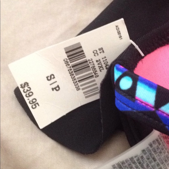 *NWT VS Pink bikini top - Picture 4 of 4